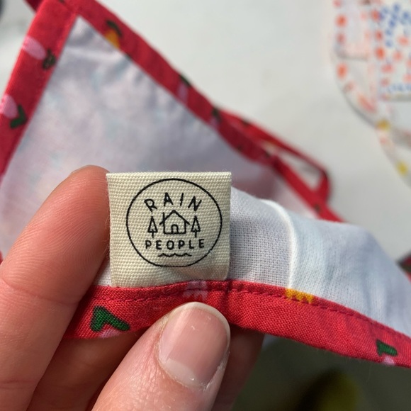 Rain People Bonnets - Picture 4 of 4